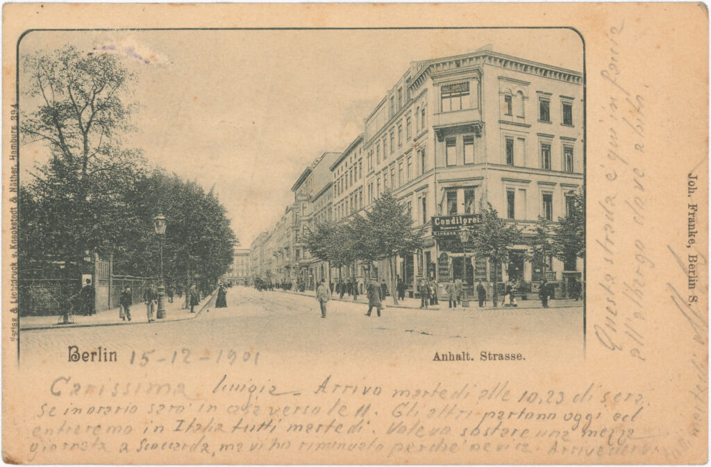 „Diese Straße ist gegenüber dem Hotel, in dem ich wohne.” (übersetzt aus dem Italienischen), außerdem Absprachen zur Ankunft in Mailand.Anhalter Str., o.D. (verschickt 1901), SPP / FHXB 0275