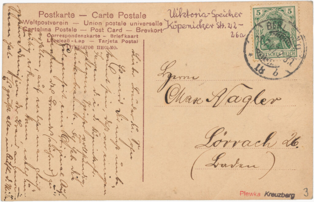 „Ich habe die Gelegenheit eine Original Aufnahme des Brandes (…) zu erhalten, auf welcher man (…) erkennen kann, welch ungeheure Dimension der Brand angenommen hat.“Brand Viktoriaspeicher, Köpenickerstr. 22 – 26a, o.D. (verschickt 1907), SPP / FHXB 2124