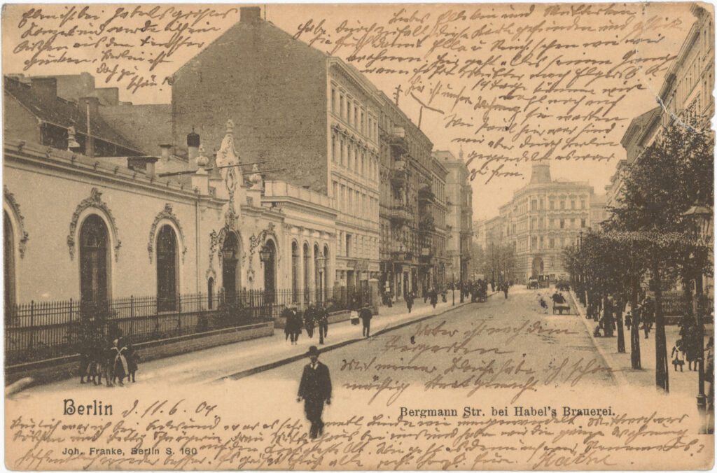 Markierung eines Hauses: „hier ist unsere Wohnung“, „habe durch Zufall diese Karte gefunden (…)“Bergmannstr., o.D. (verschickt 1904), SPP / FHXB 0419